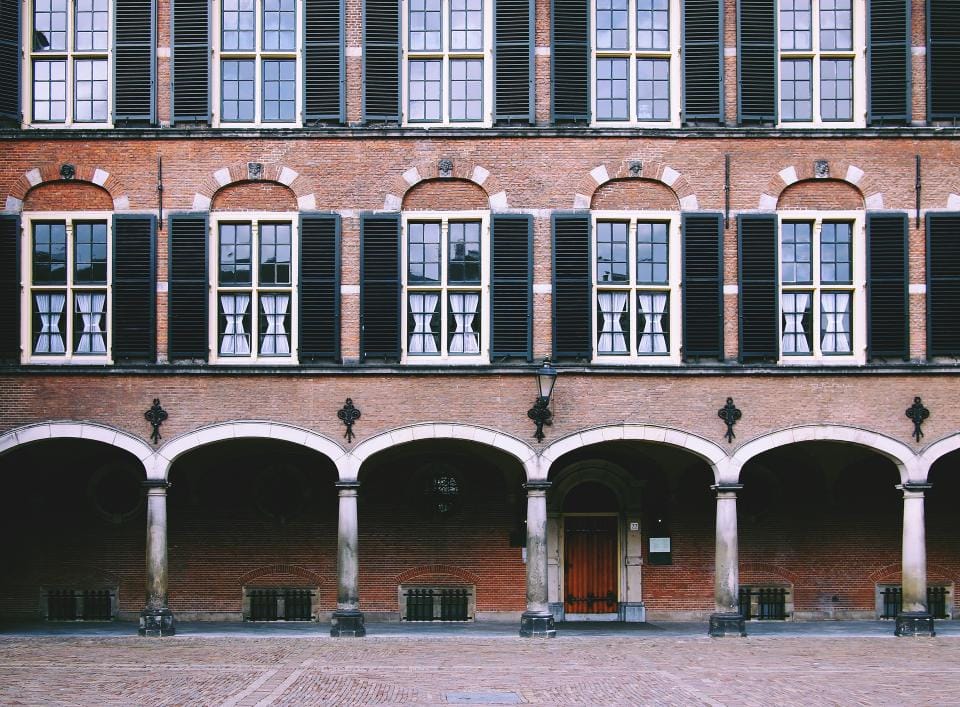 Fassade eines historischen Verwaltungsgebäudes